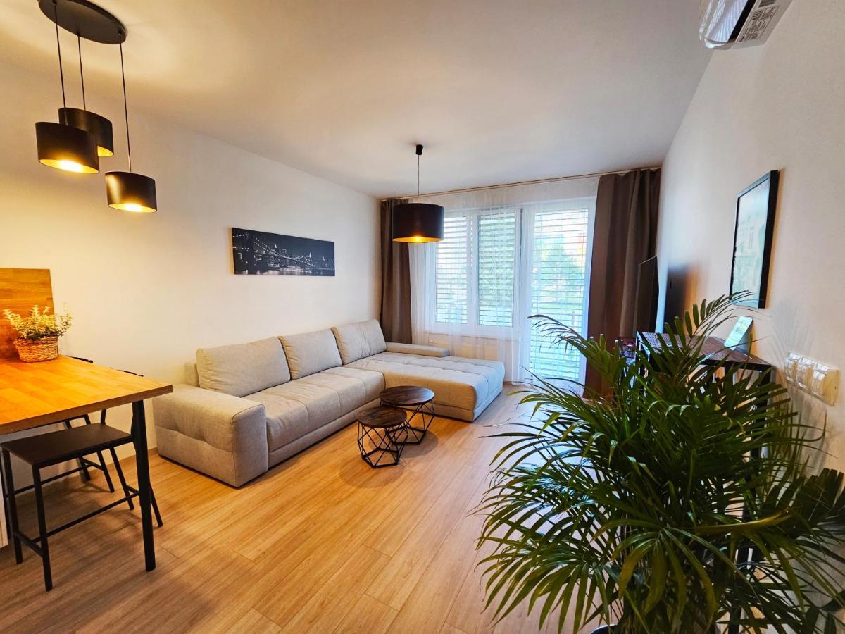 2 Room Apartment, New Building, Bosakova Street, 29 براتسيلافا المظهر الخارجي الصورة
