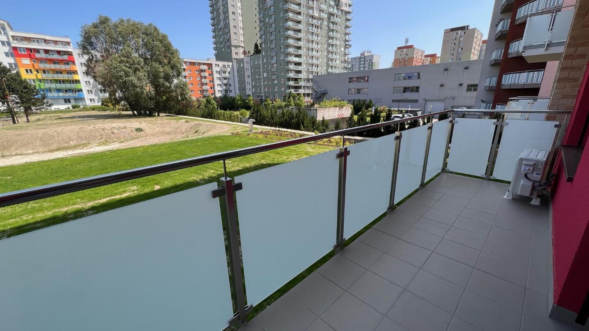 2 Room Apartment, New Building, Bosakova Street, 29 براتسيلافا المظهر الخارجي الصورة